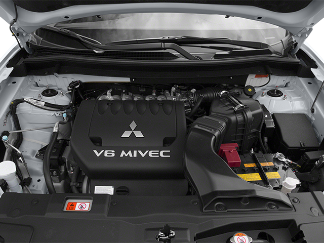 2014 Mitsubishi Outlander SE photo 2