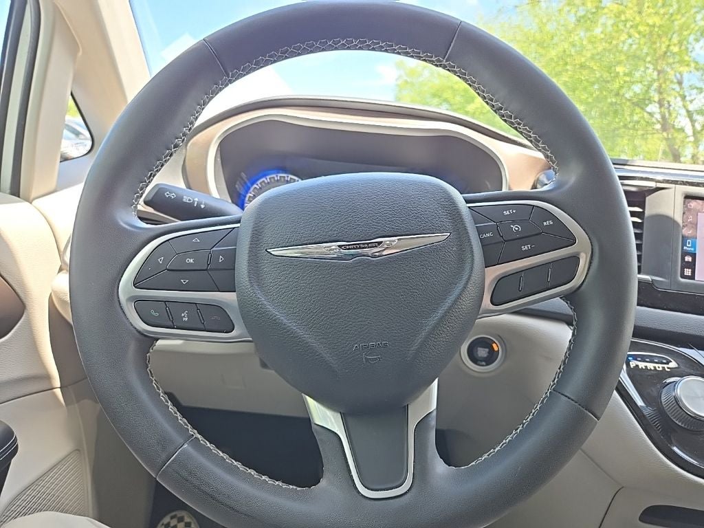 2022 Chrysler Voyager LX