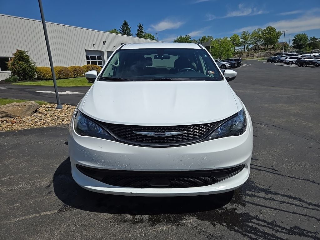 2022 Chrysler Voyager LX