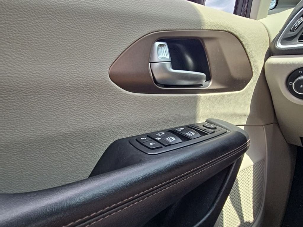 2017 Chrysler Pacifica Touring L Plus