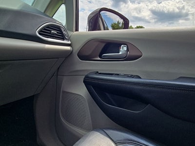 2017 Chrysler Pacifica Touring L Plus