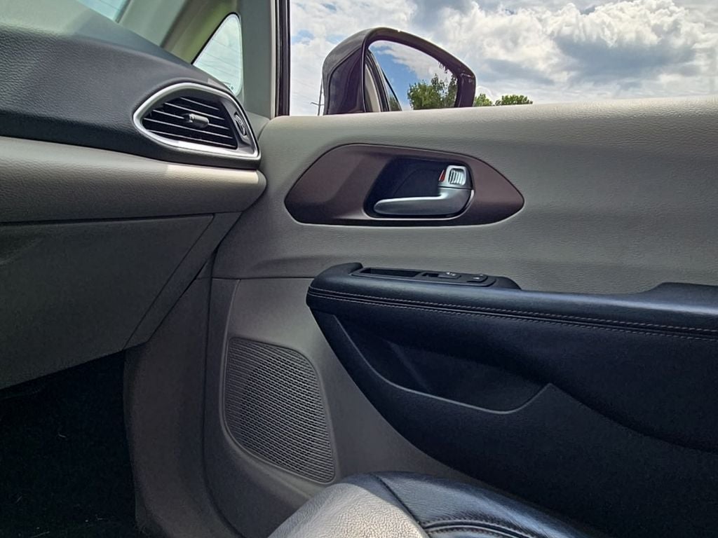 2017 Chrysler Pacifica Touring L Plus