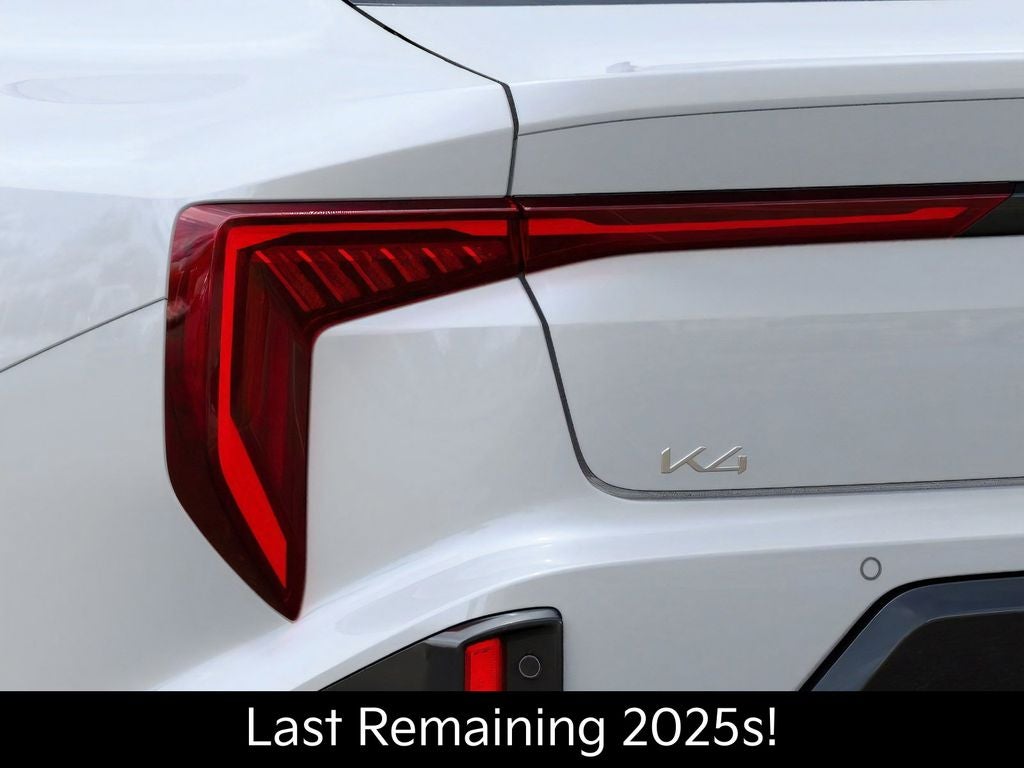 2025 Kia K4 GT-Line Turbo - Photo 11