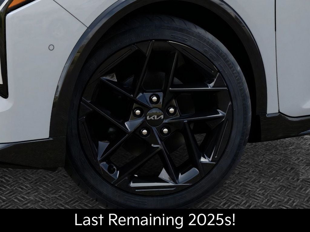2025 Kia K4 GT-Line Turbo - Photo 9