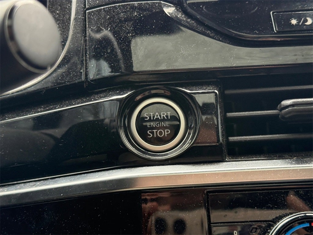 2022 Nissan Pathfinder SL 4WD