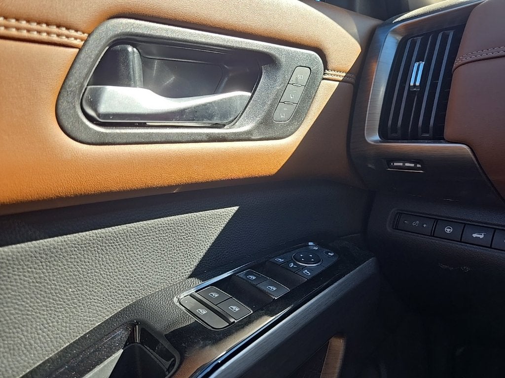 2024 Nissan Pathfinder Platinum 4WD