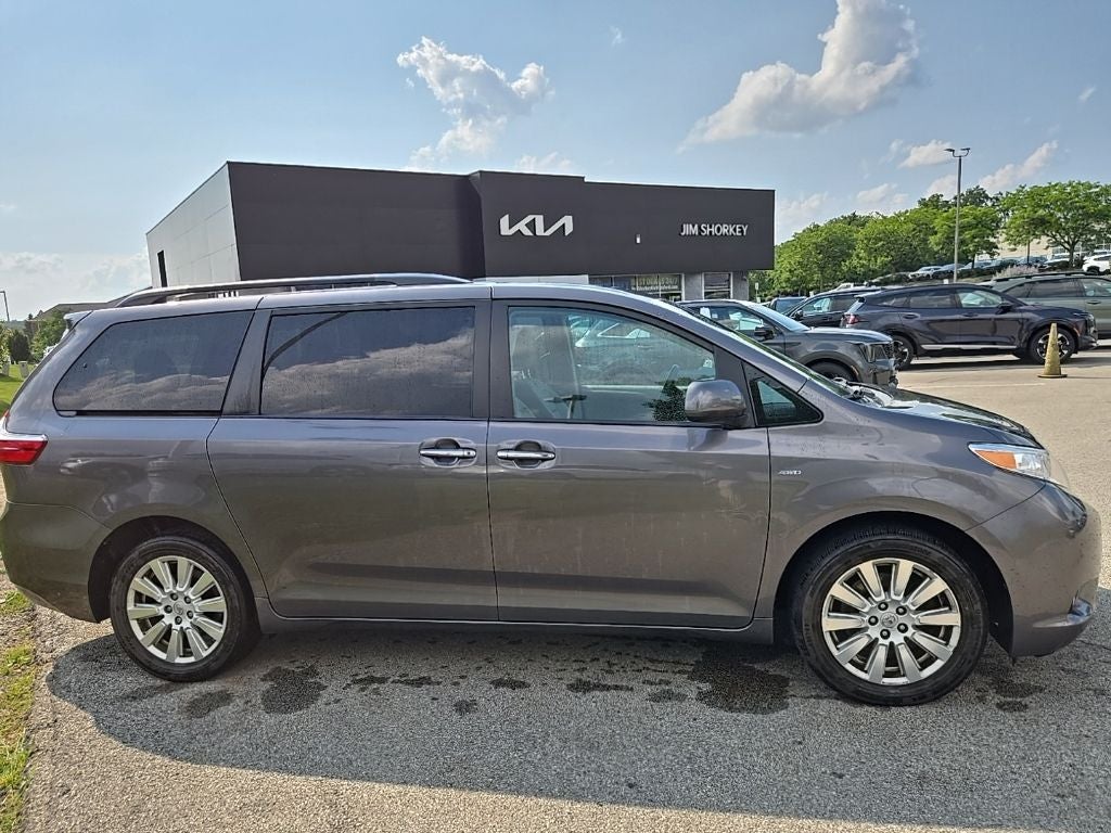 2017 Toyota Sienna XLE Premium 7 Passenger
