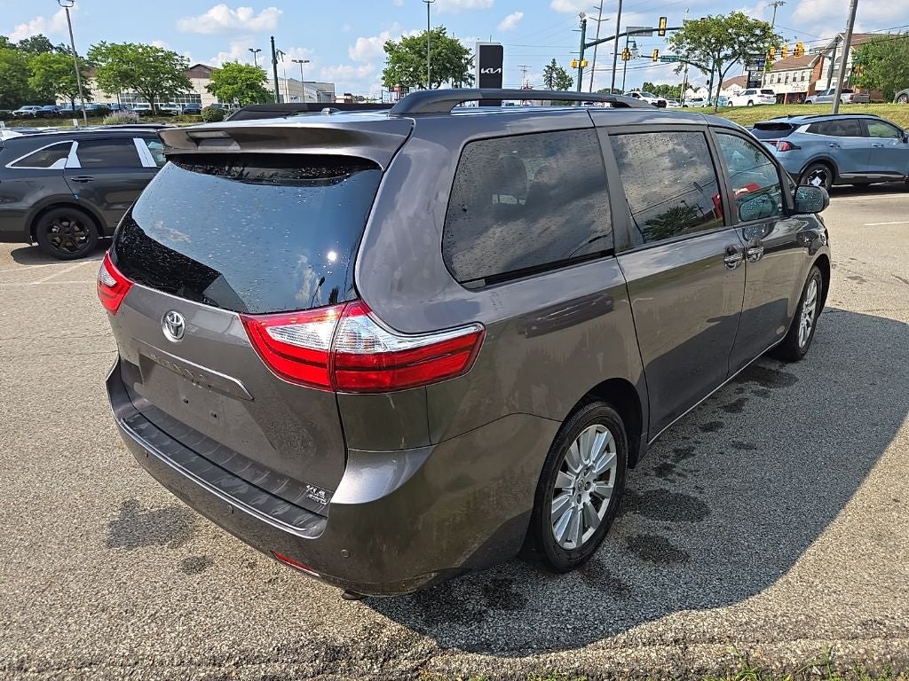 2017 Toyota Sienna XLE Premium 7 Passenger