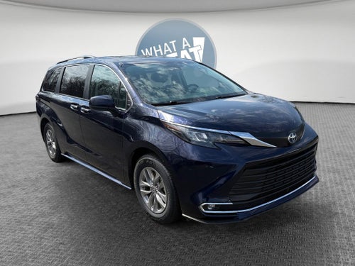 2024 Toyota Sienna XLE 8 Passenger
