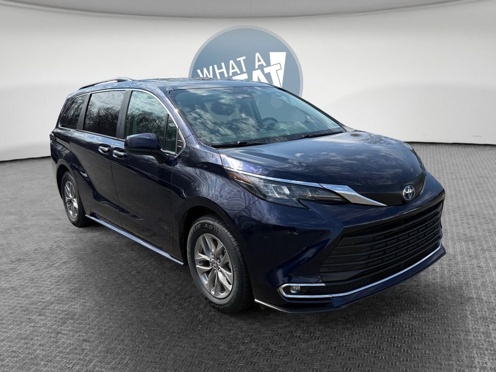 2024 Toyota Sienna XLE 8 Passenger