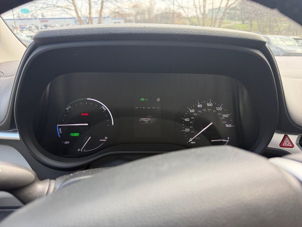 2024 Toyota Sienna XLE 8 Passenger