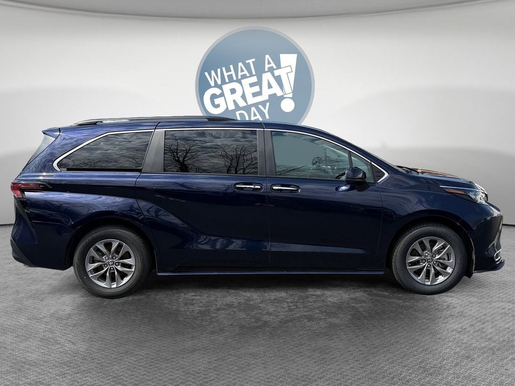 2024 Toyota Sienna XLE 8 Passenger