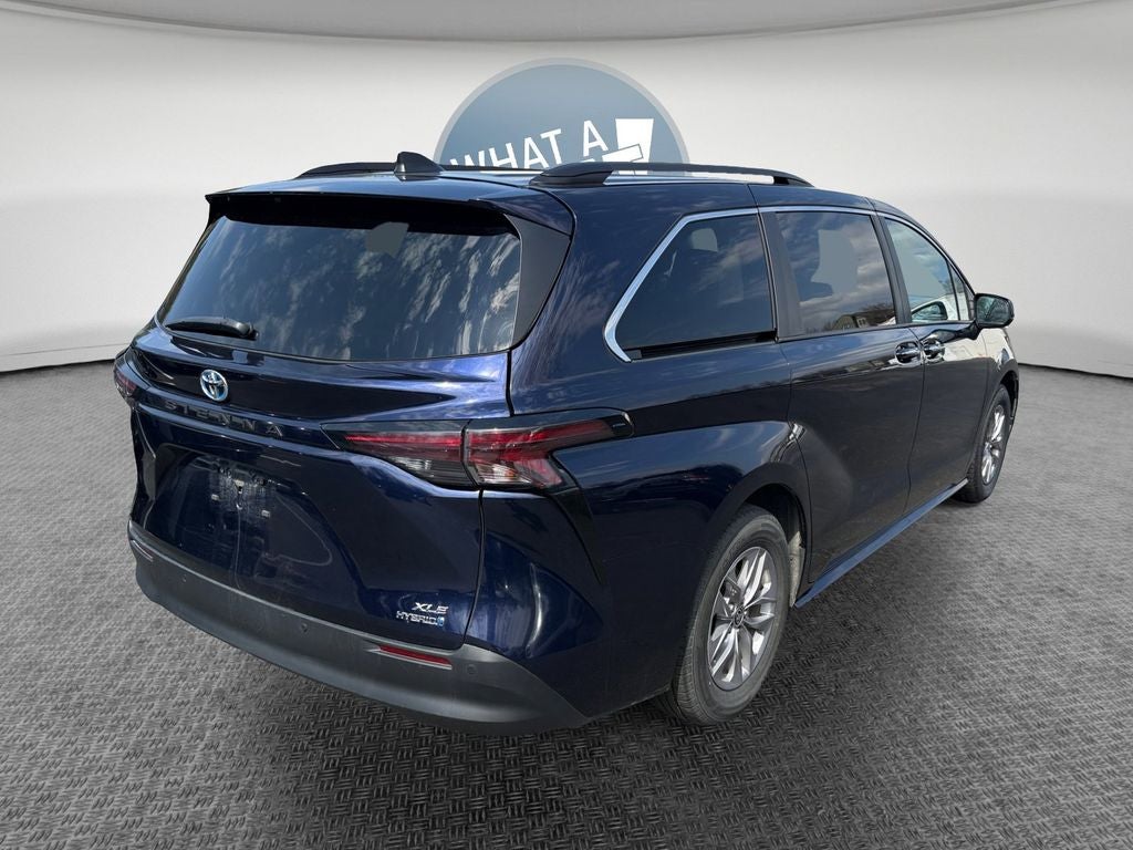 2024 Toyota Sienna XLE 8 Passenger