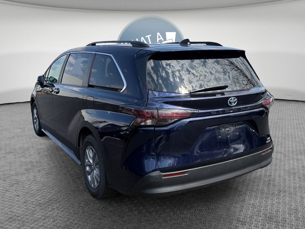 2024 Toyota Sienna XLE 8 Passenger
