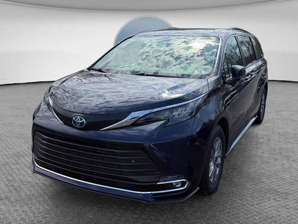 2024 Toyota Sienna XLE 8 Passenger