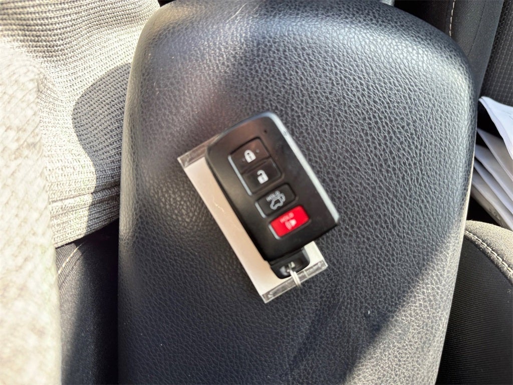 2018 Toyota RAV4 Hybrid LE AWD