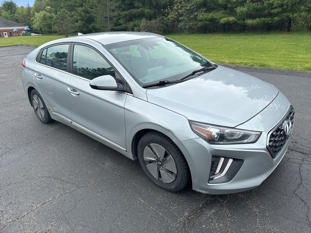 2022 Hyundai Ioniq Hybrid SE's photo