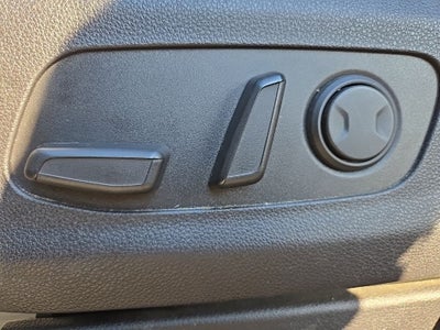 2023 Kia Carnival LX Seat Package