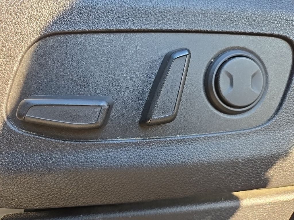 2023 Kia Carnival LX Seat Package