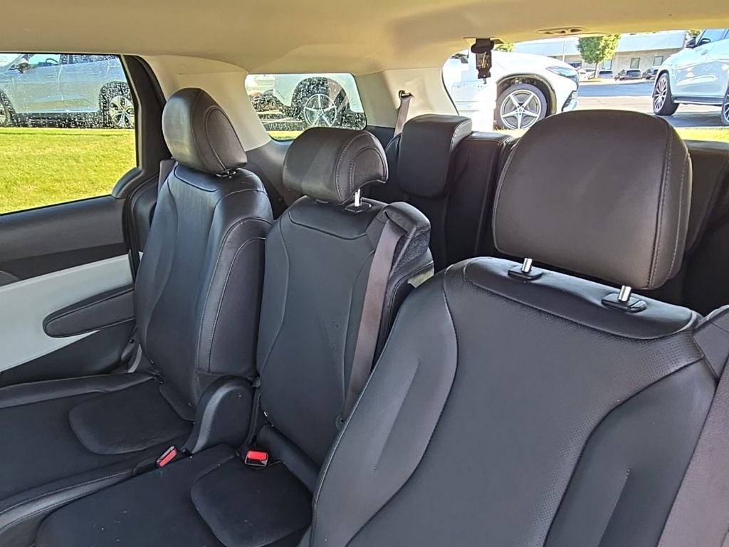 2023 Kia Carnival LX Seat Package