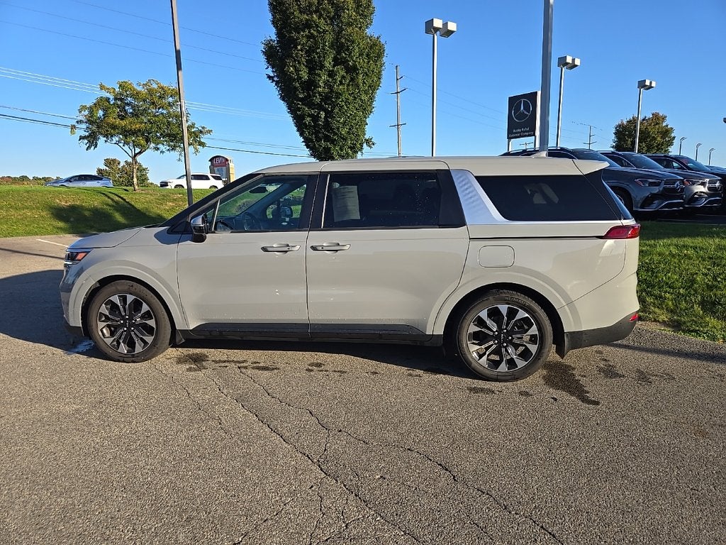 2024 Kia Carnival EX