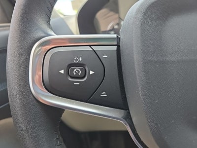 2020 Volvo XC40 Momentum AWD