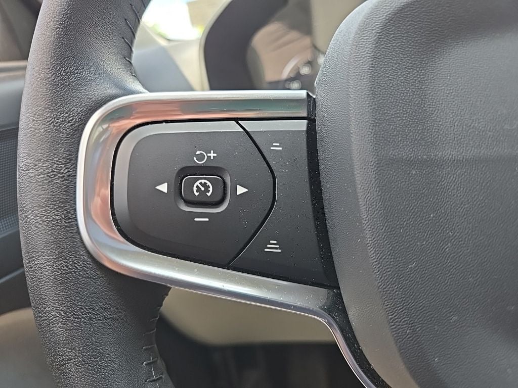 2020 Volvo XC40 Momentum AWD