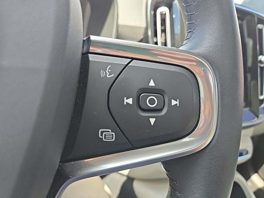 2020 Volvo XC40 Momentum AWD