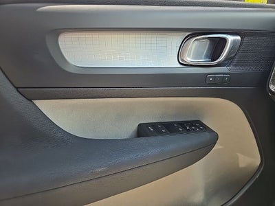 2020 Volvo XC40 Momentum AWD