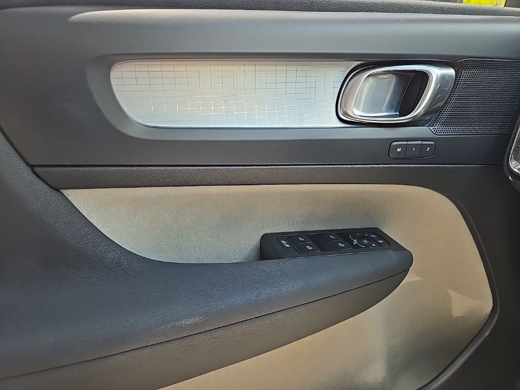 2020 Volvo XC40 Momentum AWD