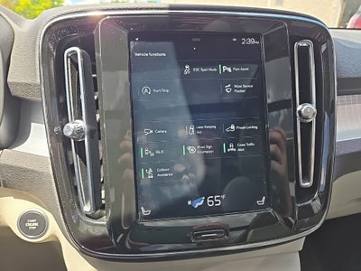 2020 Volvo XC40 Momentum AWD