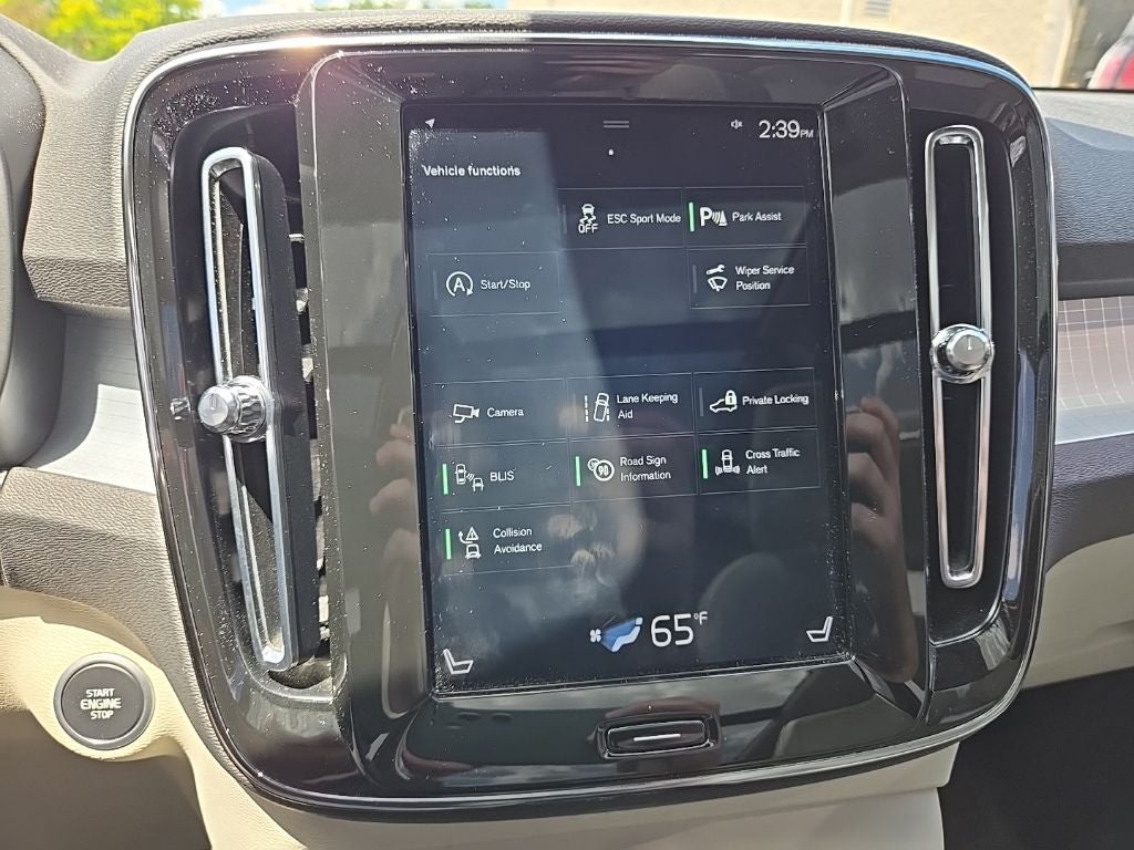 2020 Volvo XC40 Momentum AWD