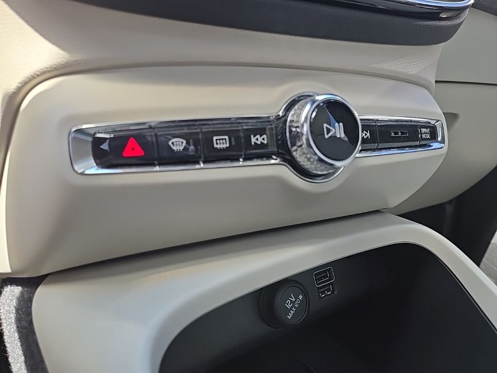 2020 Volvo XC40 Momentum AWD