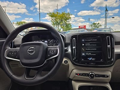 2020 Volvo XC40 Momentum AWD
