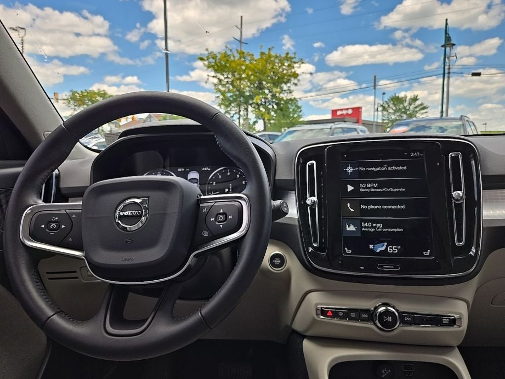 2020 Volvo XC40 Momentum AWD
